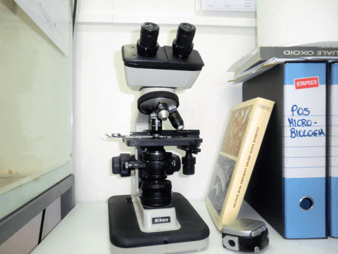 Attrezzatura per analisi di laboratorio specifica