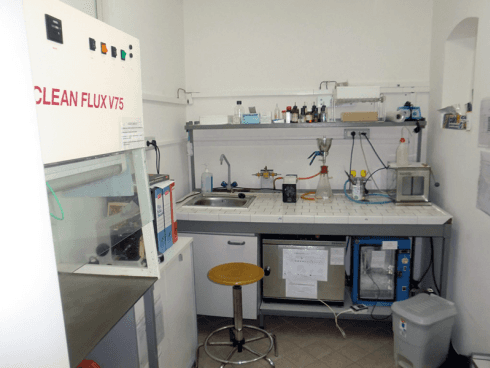 Attrezzatura per analisi di laboratorio specifica