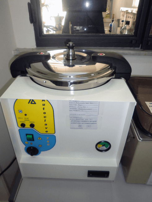 Attrezzatura per analisi di laboratorio specifica