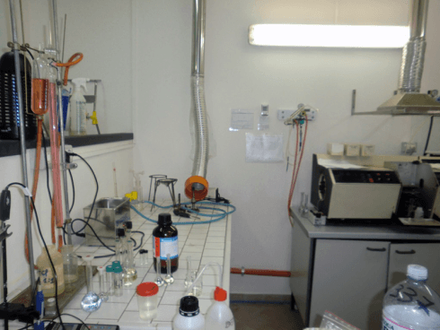 Attrezzatura per analisi di laboratorio specifica