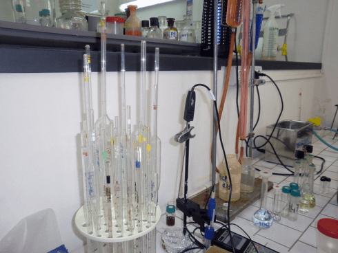 Attrezzatura per analisi di laboratorio specifica