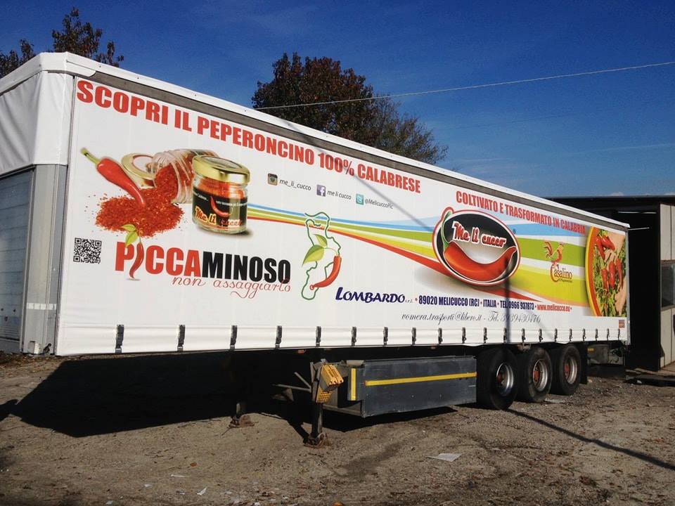 Realizzazione di tendoni per automezzi