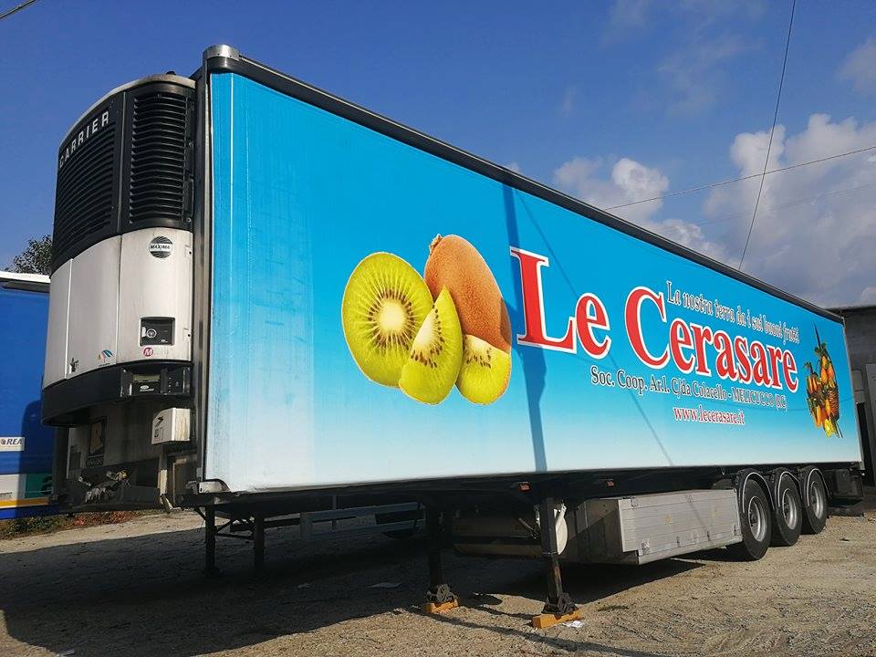 Realizzazione di striscioni per automezzi