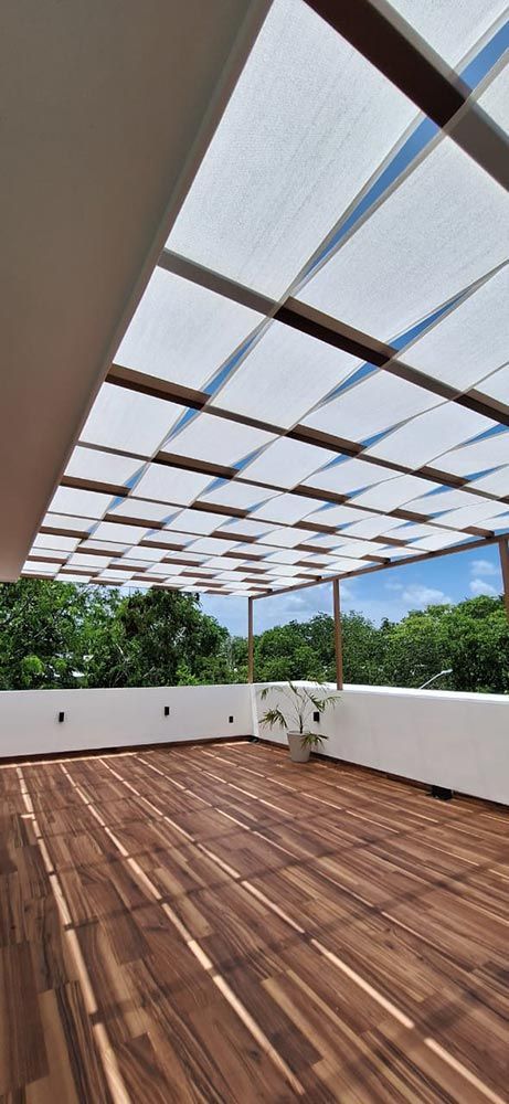 LA REINA DE LA MALLA SOMBRA