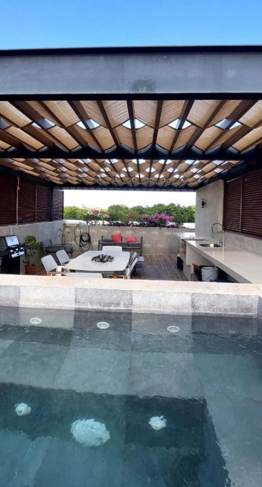 LA REINA DE LA MALLA SOMBRA