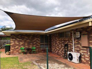 LA REINA DE LA MALLA SOMBRA