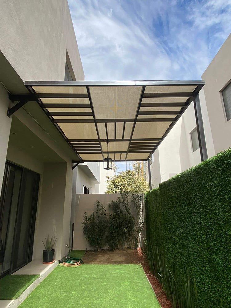 LA REINA DE LA MALLA SOMBRA