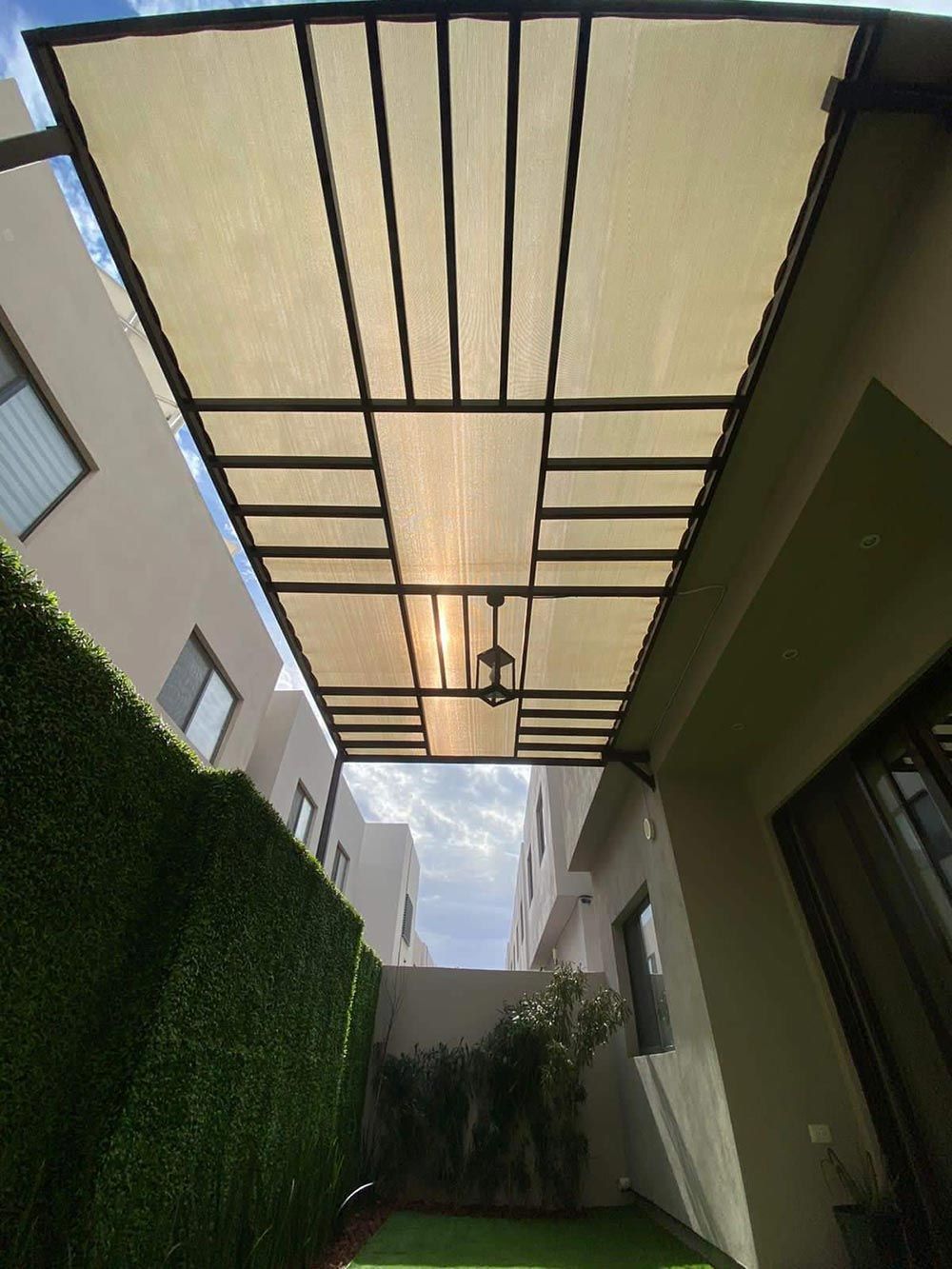 LA REINA DE LA MALLA SOMBRA