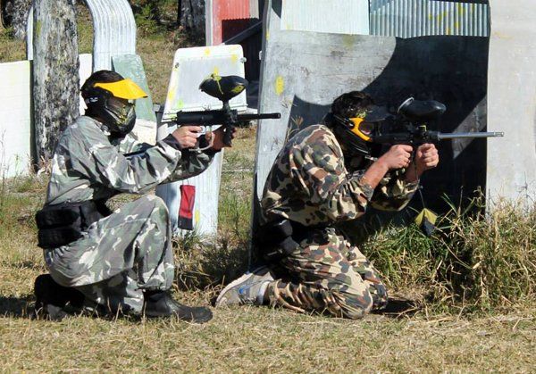 people playing paintball