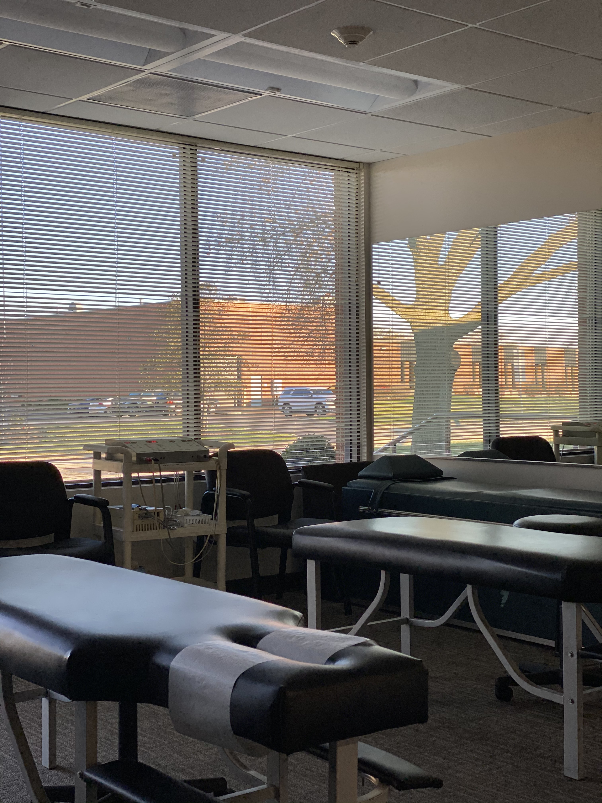 a room with a lot of tables and chairs in it