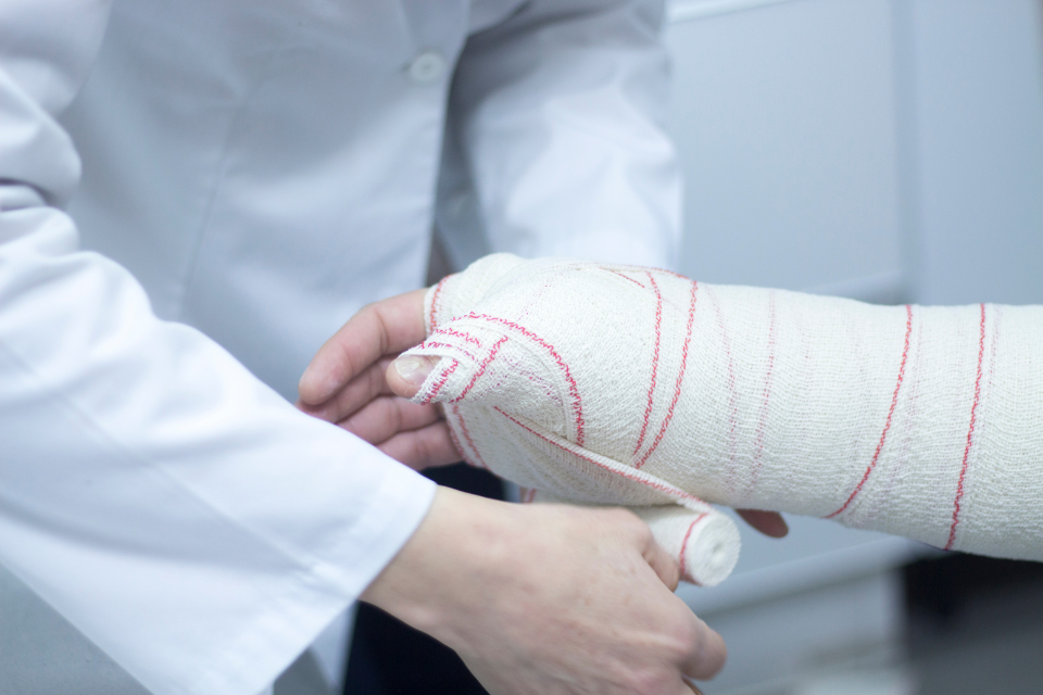 Advance Physicians treat sports injuries with immobilization.