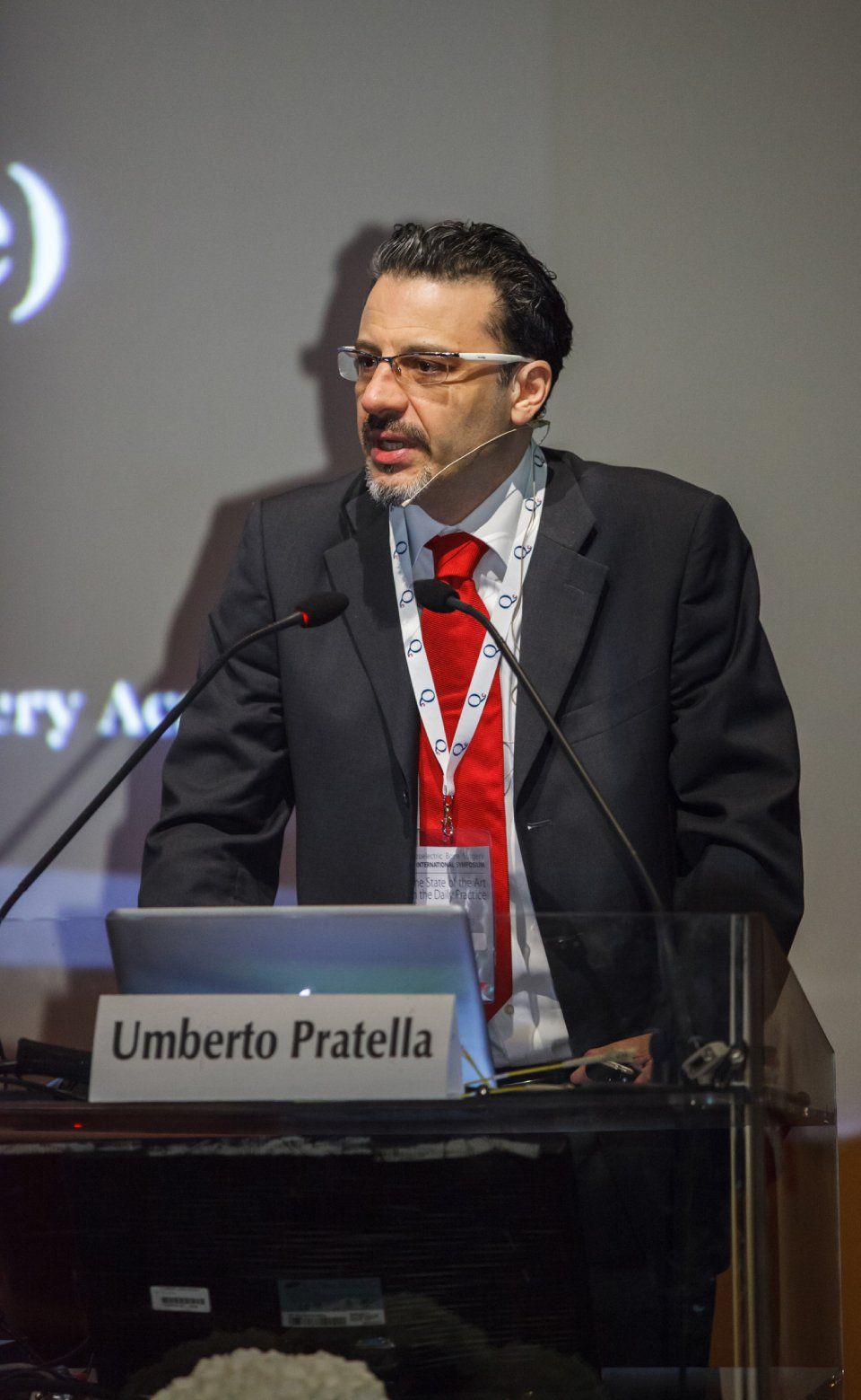 il dentista Umberto Pratella ad un convegno