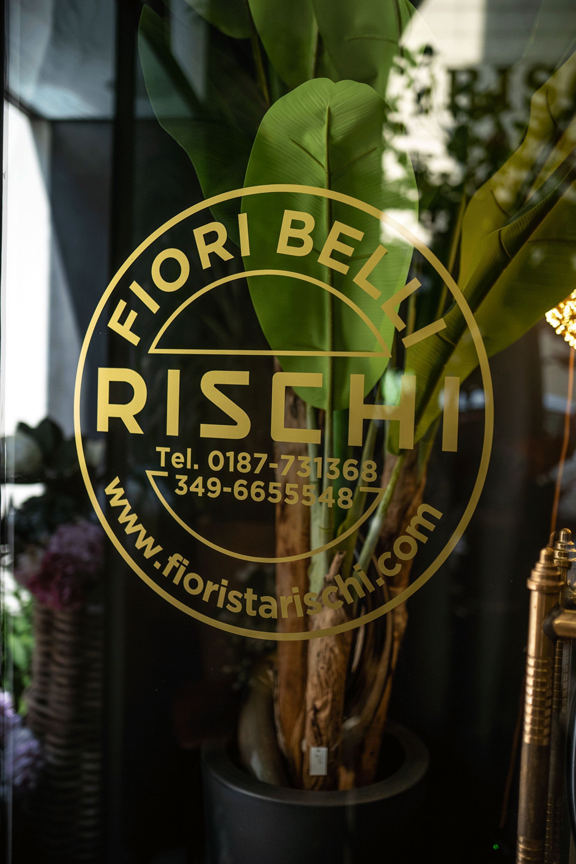 vetrina con fiori e piante Rischi La Spezia