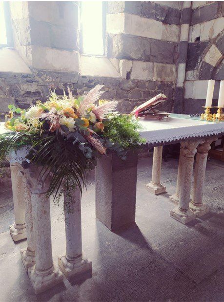 fiori allestimento chiesa Rischi La Spezia