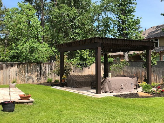 Backyard with grass and pergola to enjoy the outdoors