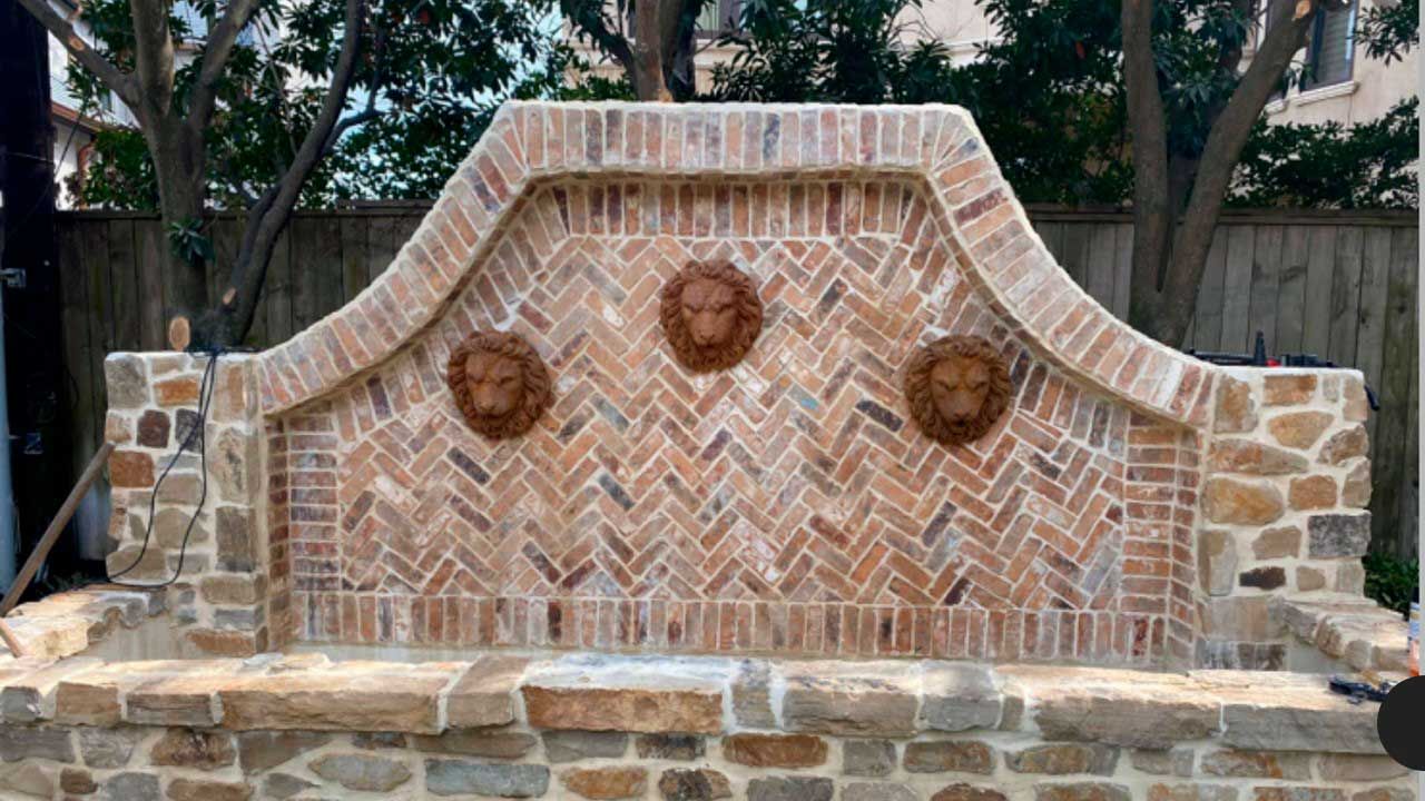 Wall fountain with tree lion faces Italian style