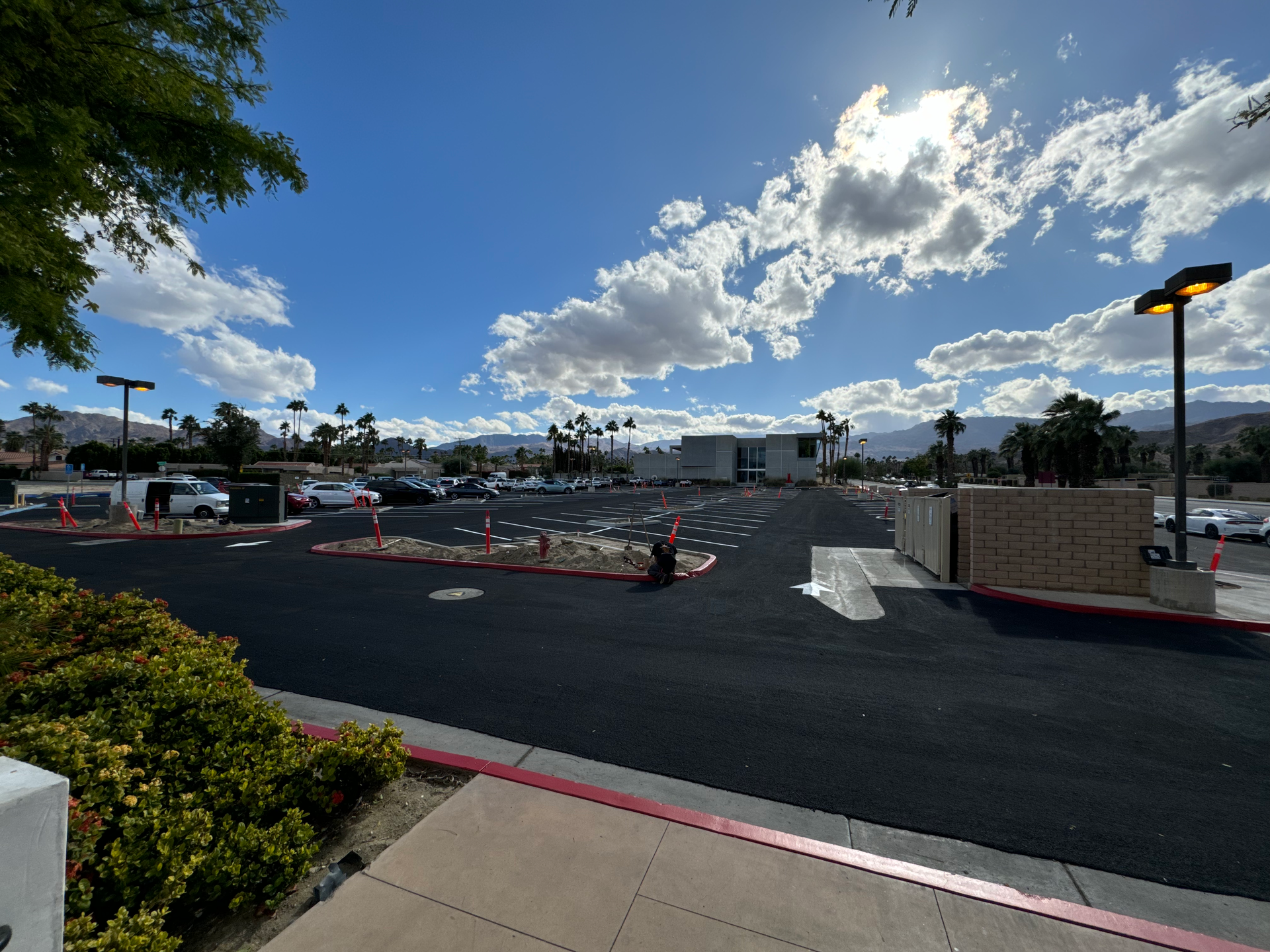 A parking lot with a lot of cars parked in it