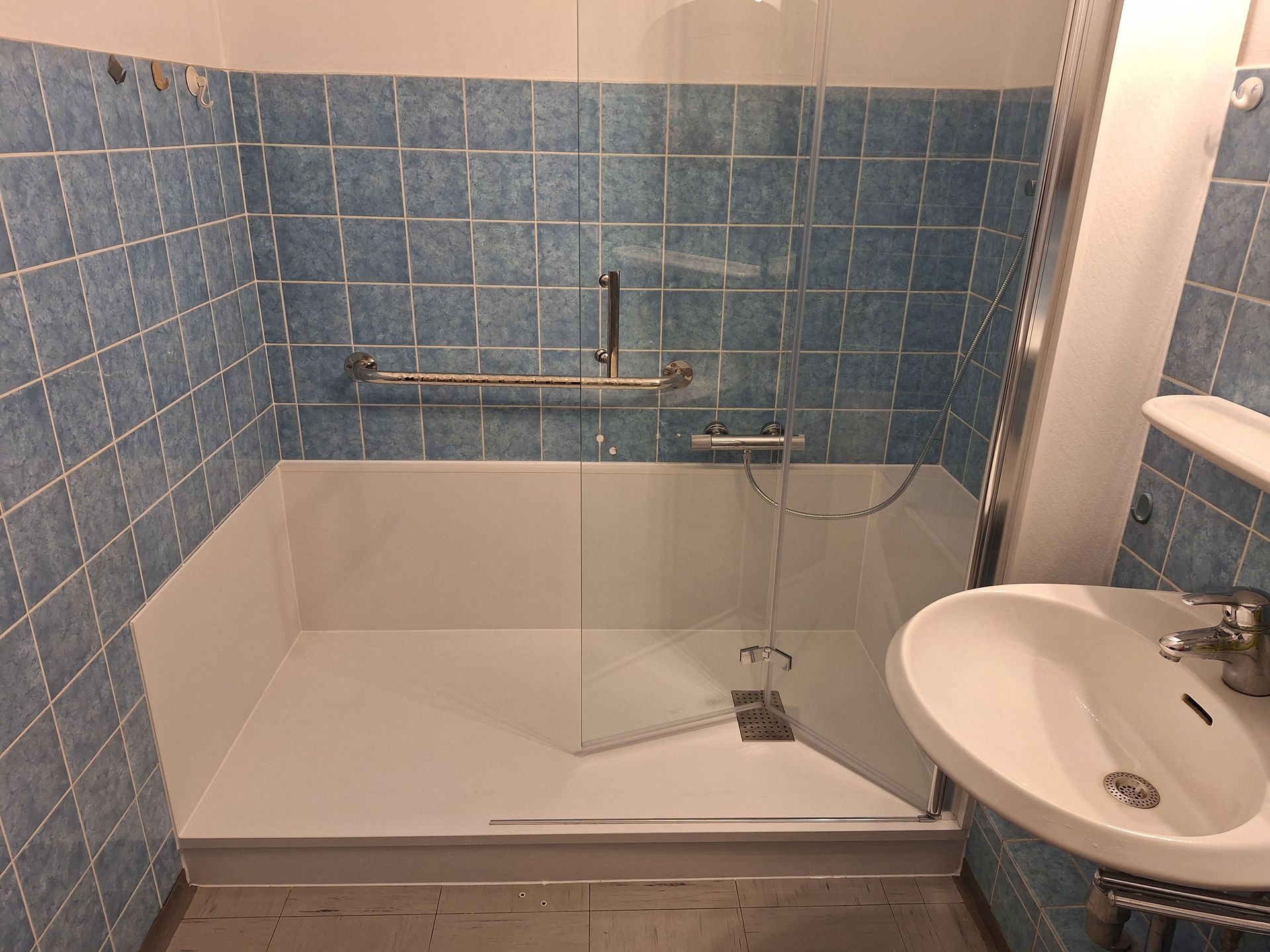 Wanne zur Dusche in Gifhorn