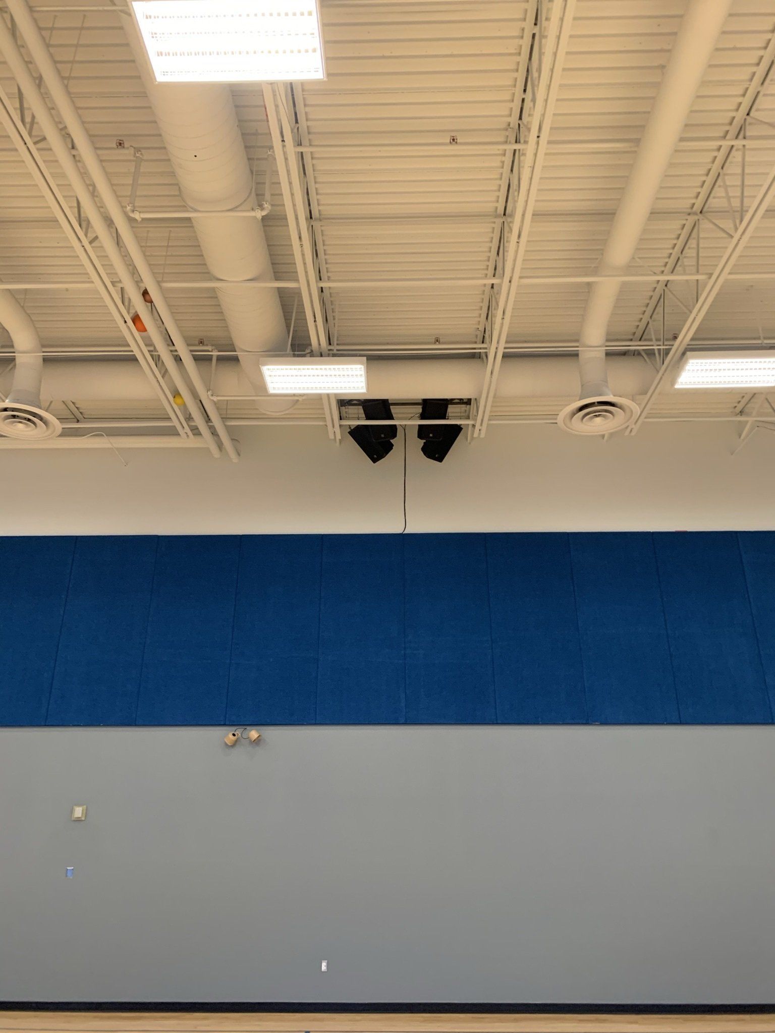 A gym with a blue wall and a white ceiling.
