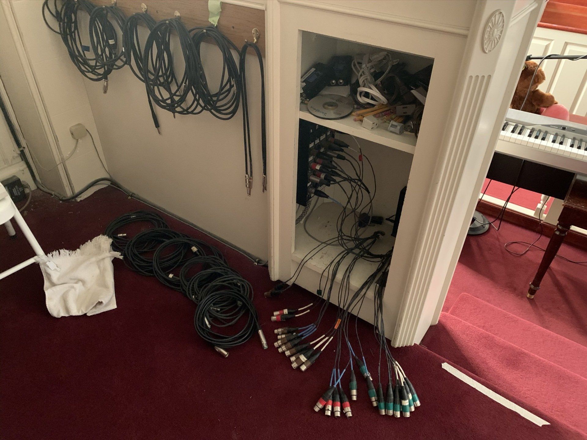 A bunch of wires are laying on the floor in a room
