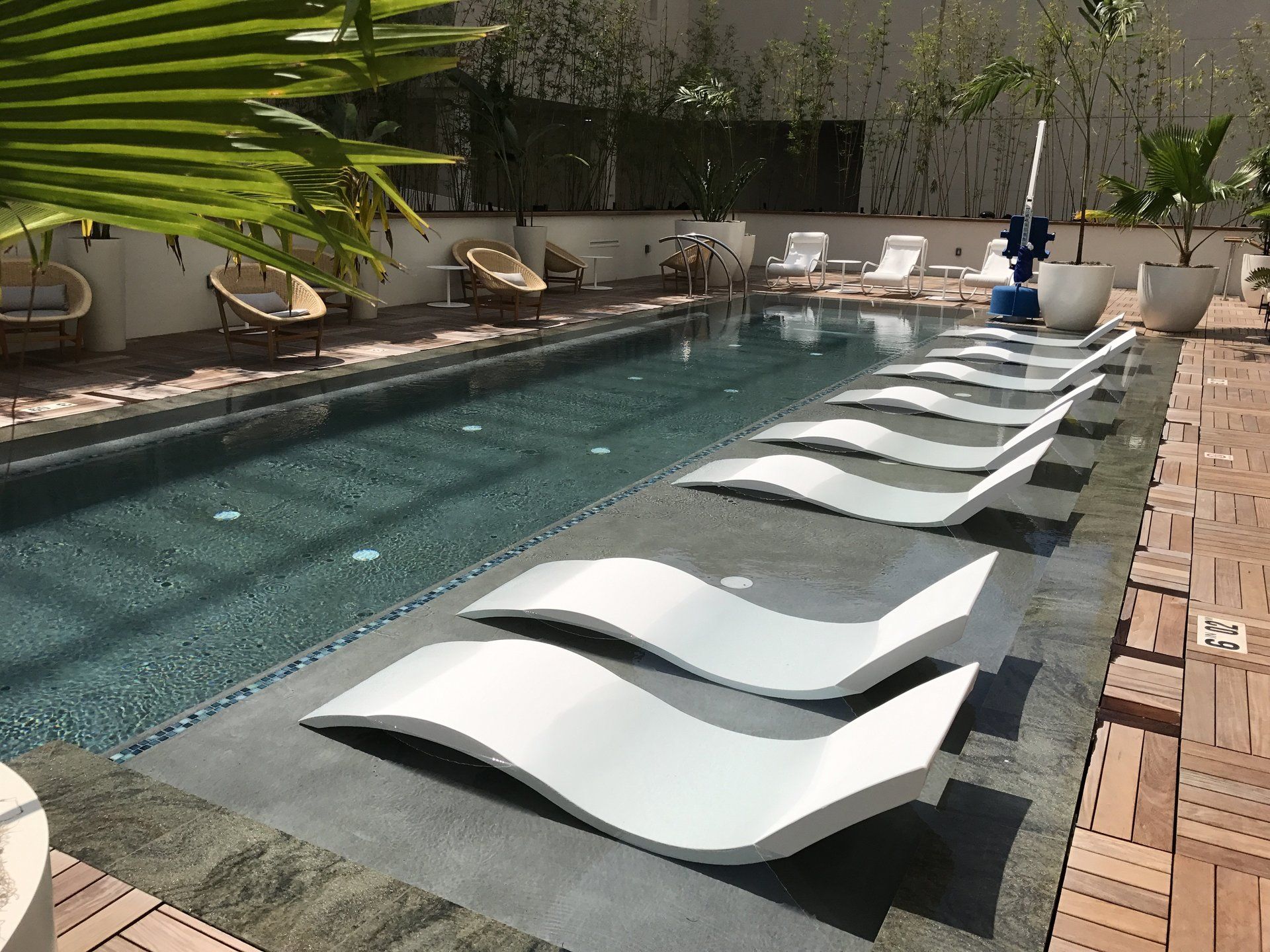 Aqua Wave Waikiki - Oahu HI - Pacific AquaScapes