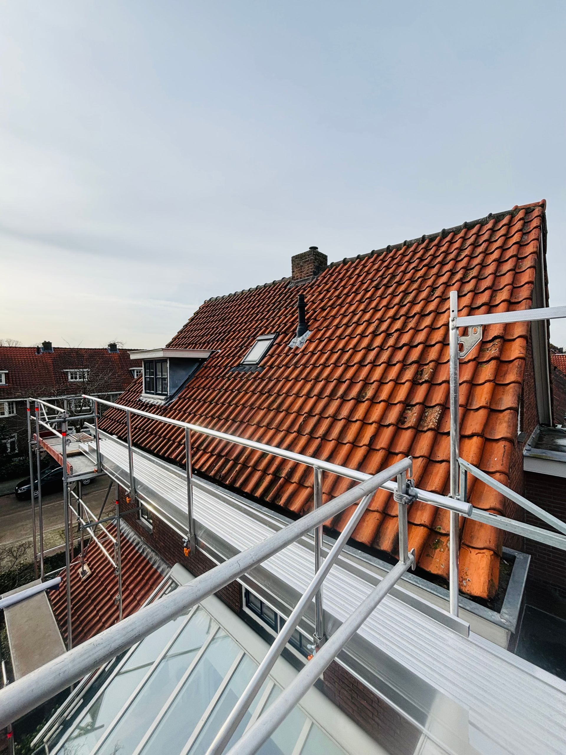 Steiger huren, steigerbouw, steigerbouwer, steiger, steigers, dakrenovatie, gevelsteiger, vaste steiger, damen, damen steigerverhuur, damensteigerverhuur