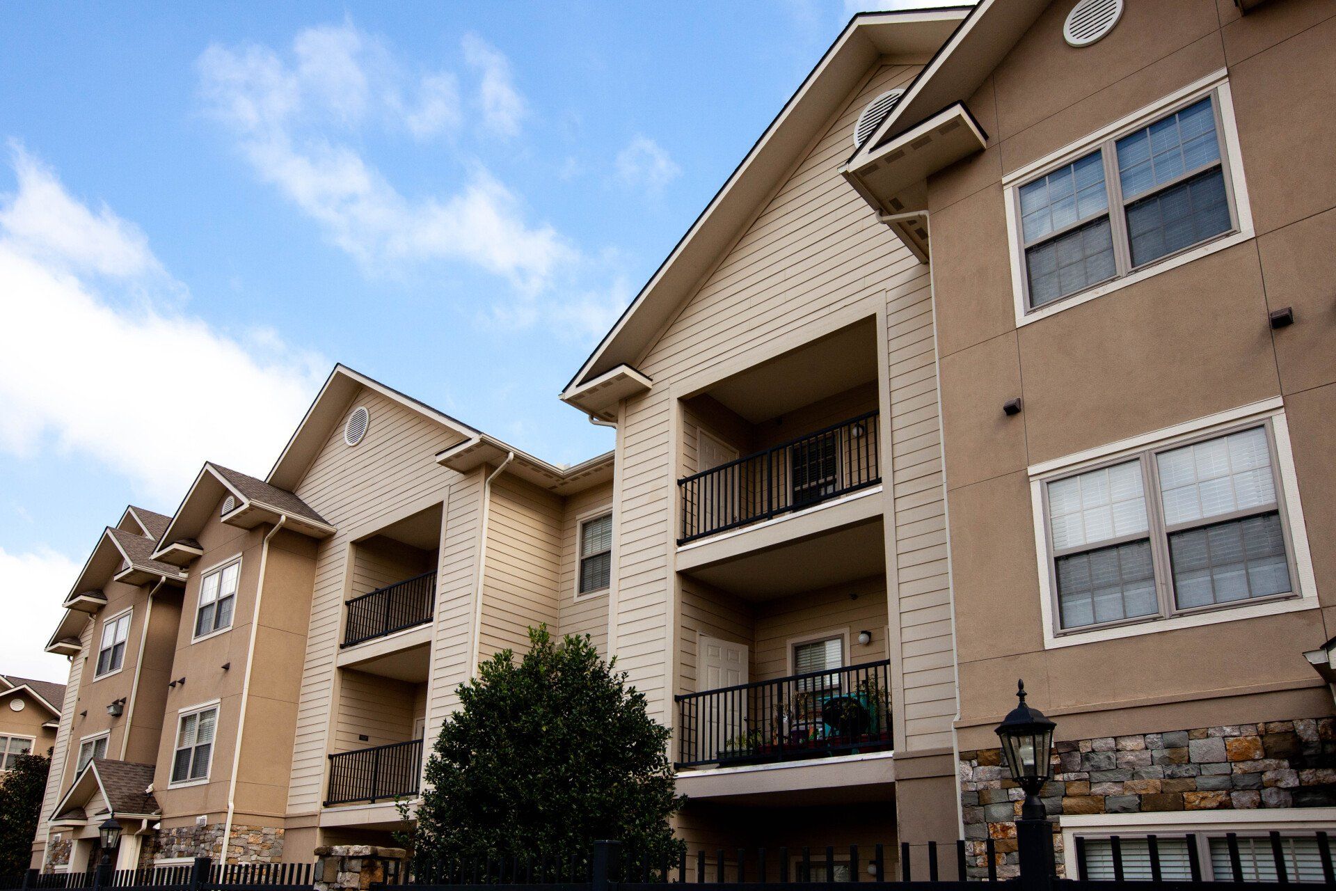 marquis on memorial exterior view