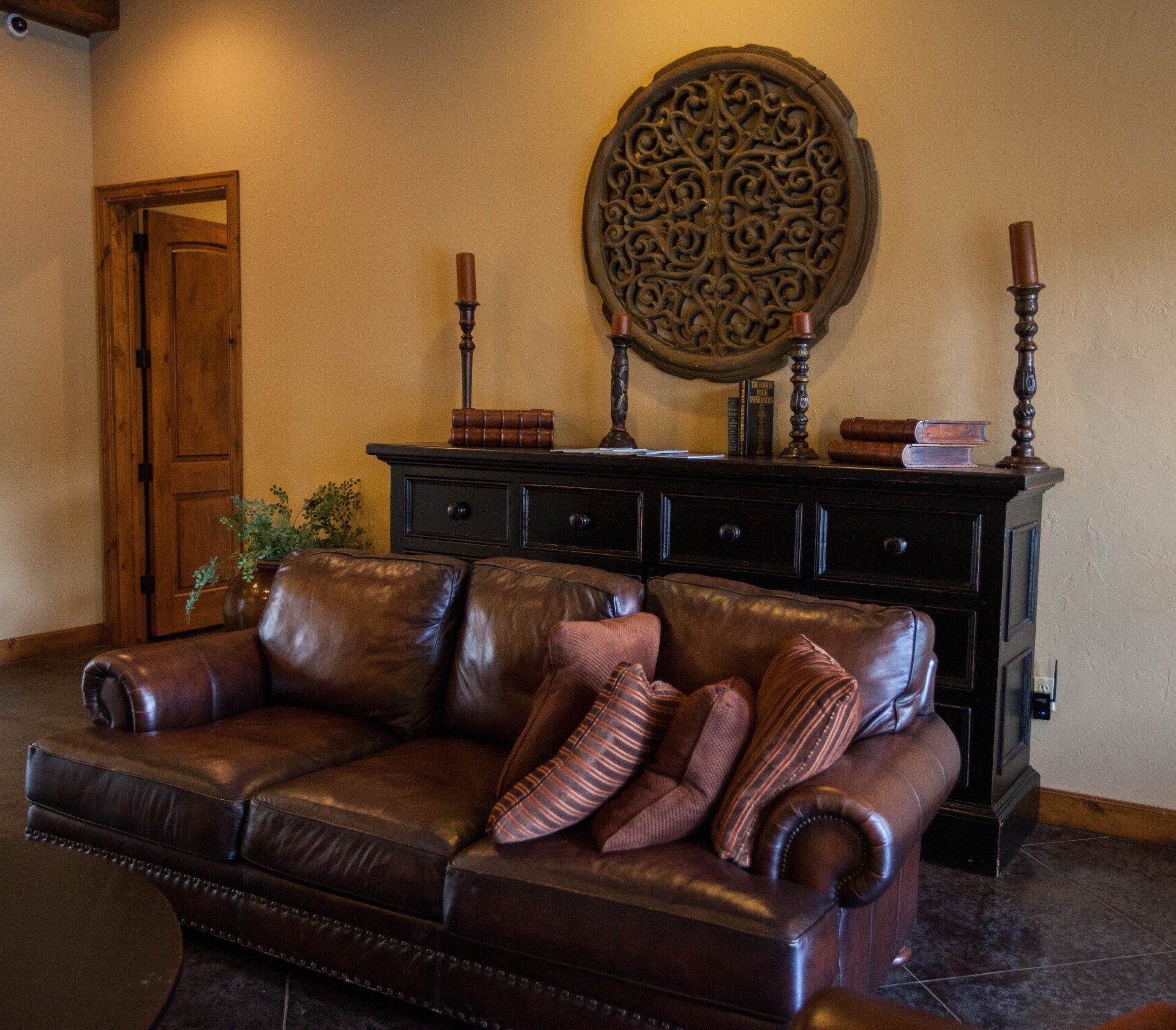 marquis on memorial living room