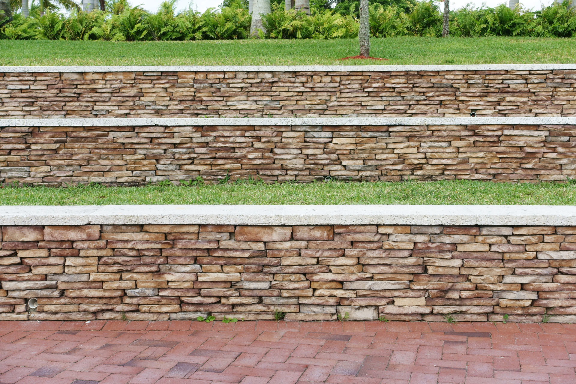 Garden Retaining Wall | Elite Pavers of Tampa Bay