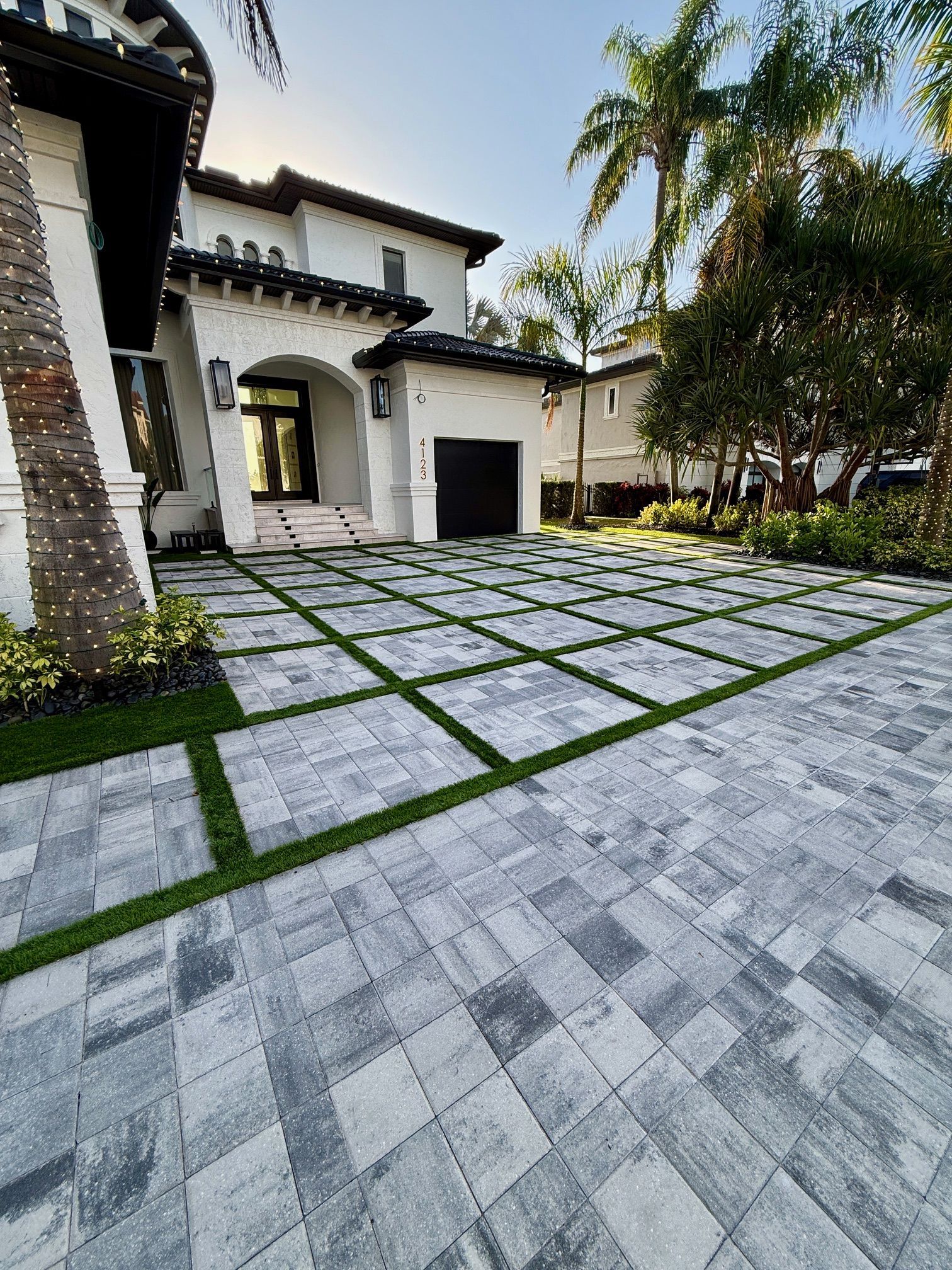 Commonwealth White Pewter Pavers with Turf Inlay