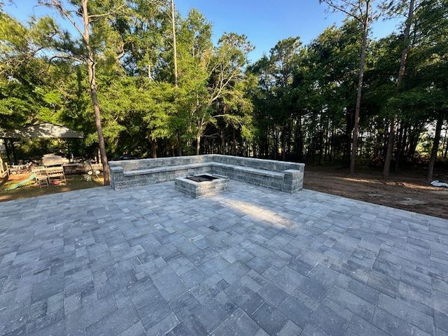 Flagstone Heritage Gray/Charcoal paver patio with Stonegate Tumbled Gray/Charcoal Fire Pit and Sitting Wall