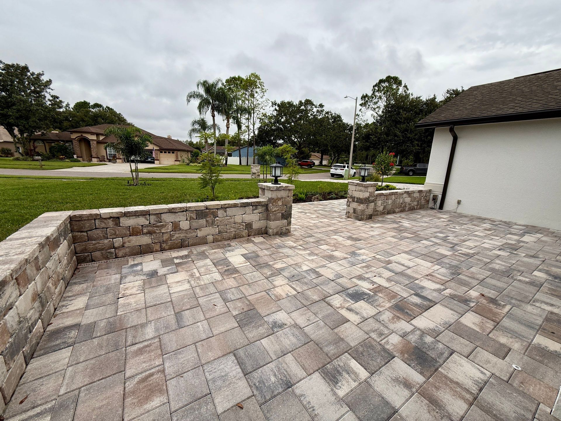 Victory White Tan Charcoal Front Entry with Garden Wall