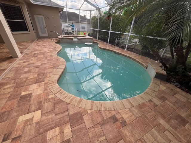 Flagstone's Heritage pavers in Cream/Orange/Brown with Cream/Beige Coping on a Pool Deck