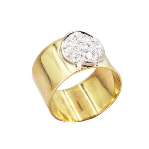 Gold ring with a round diamond cluster setting
