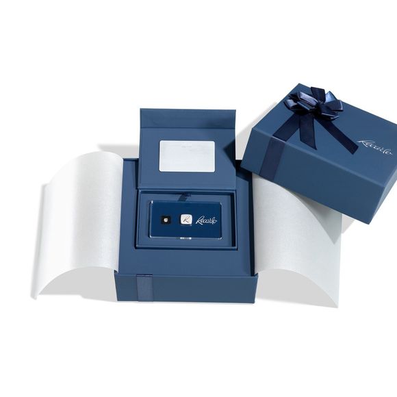 immagine scatola blu con gioiello