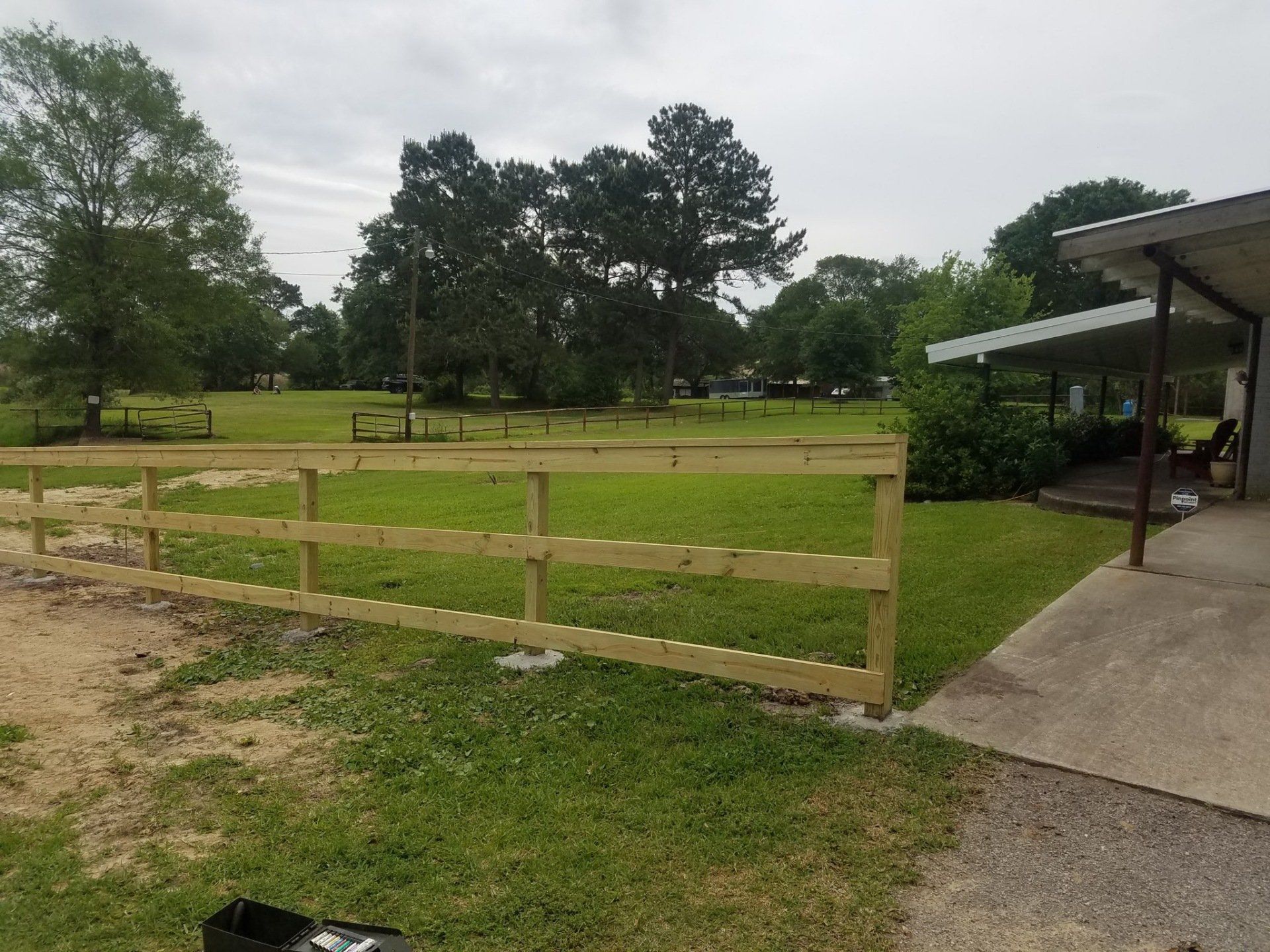 A wooden horse zone  fence is being built in front of a house