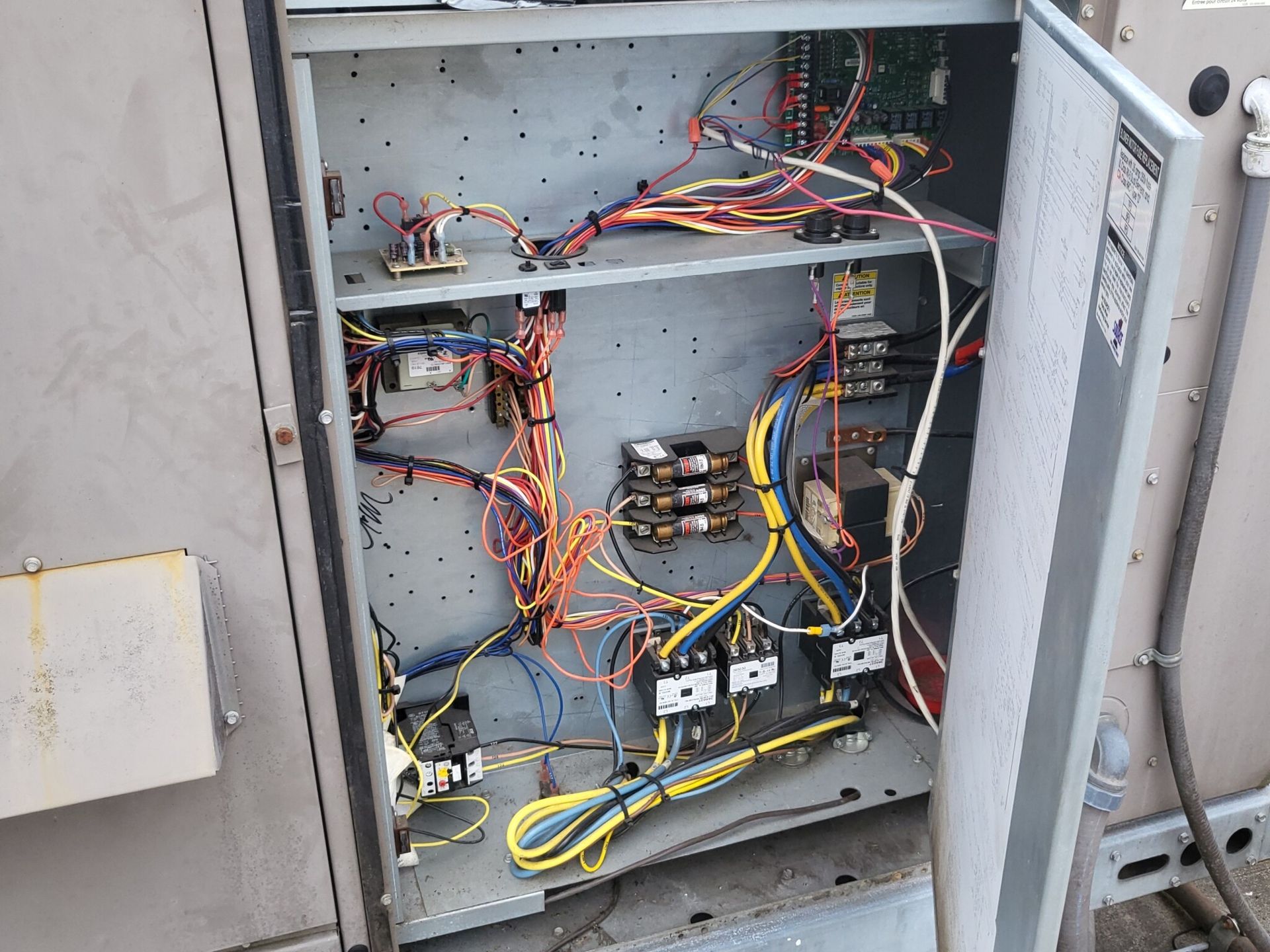 The inside of a box with a lot of wires coming out of it.
