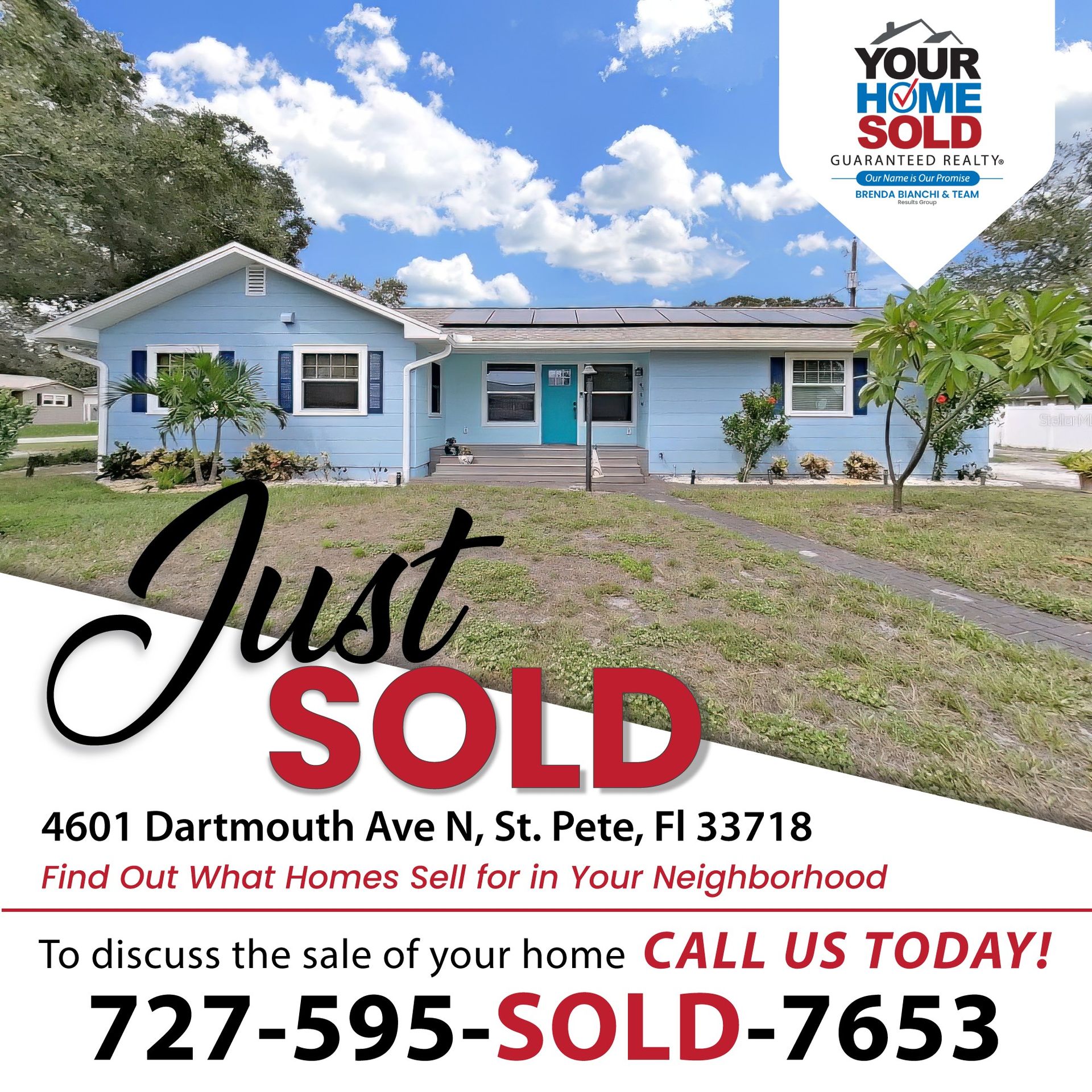 A dining room with a round table and chairs.