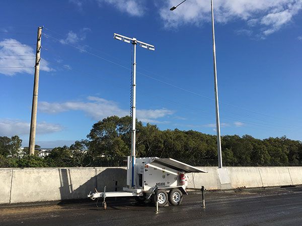 Hybrid light towers