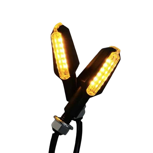 Un primer plano de un par de luces de motocicleta sobre un fondo blanco.