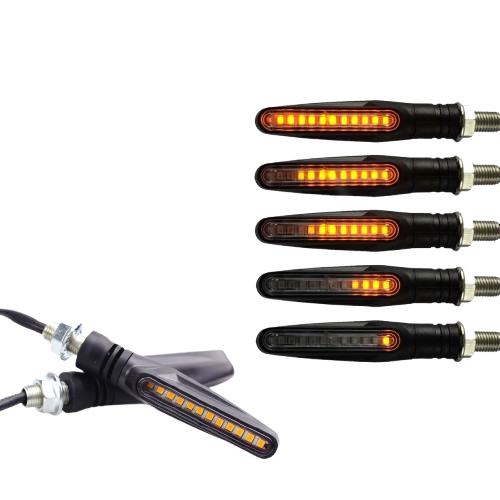Un par de indicadores de motocicleta con luces LED sobre un fondo blanco.