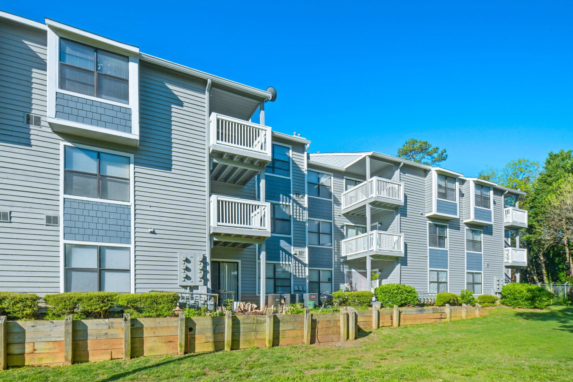 Exterior | Amber Lake Apartment Homes