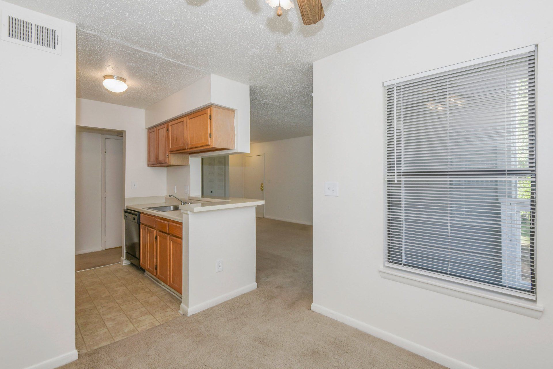 Kitchen | Amber Lake Apartment Homes