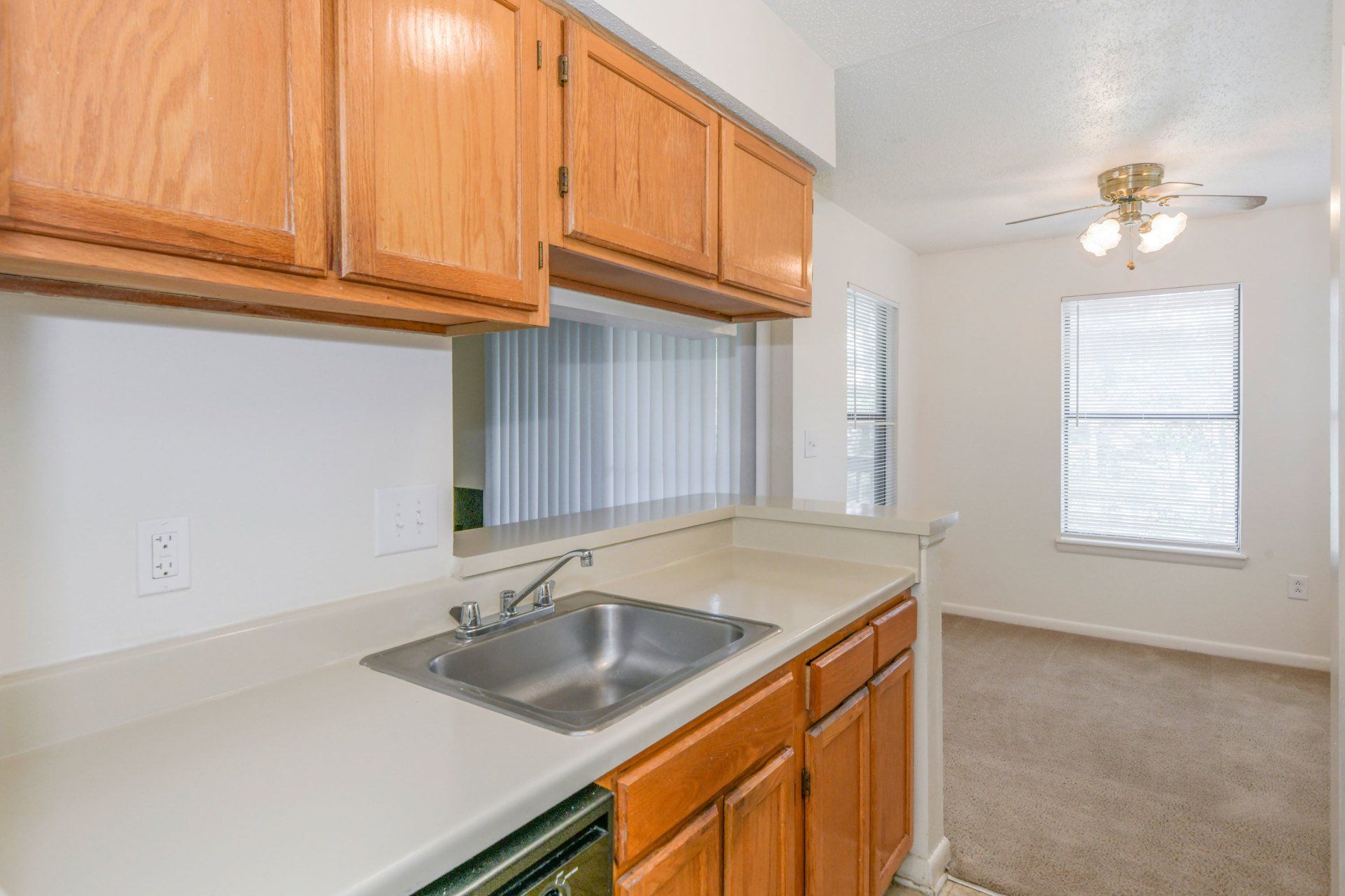 Kitchen | Amber Lake Apartment Homes