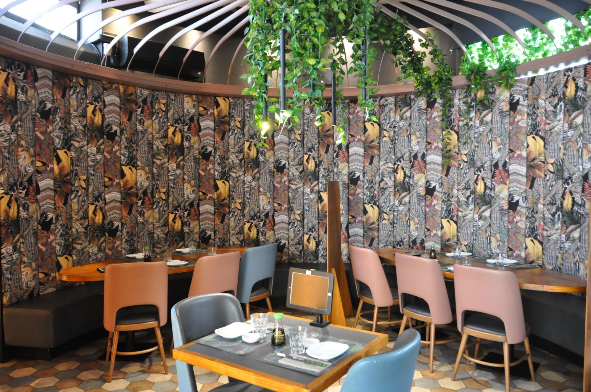 posti a sedere locale orientale