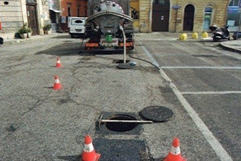 Mezzo per recupero liquidi di scarto