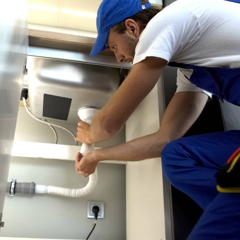 Plumber fixing emergency leak