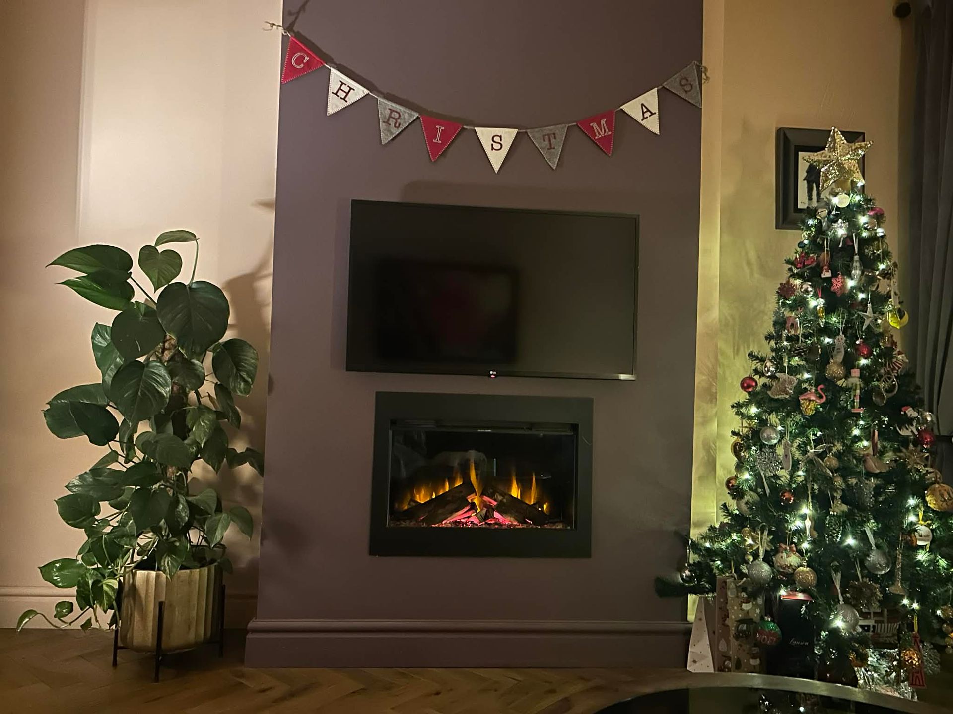 British Fires Ashlett in a false chimney media wall