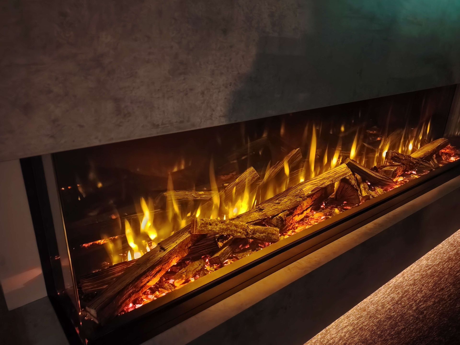 i1800e Electric Fire With Pre-Built Media Wall. Ex-Display