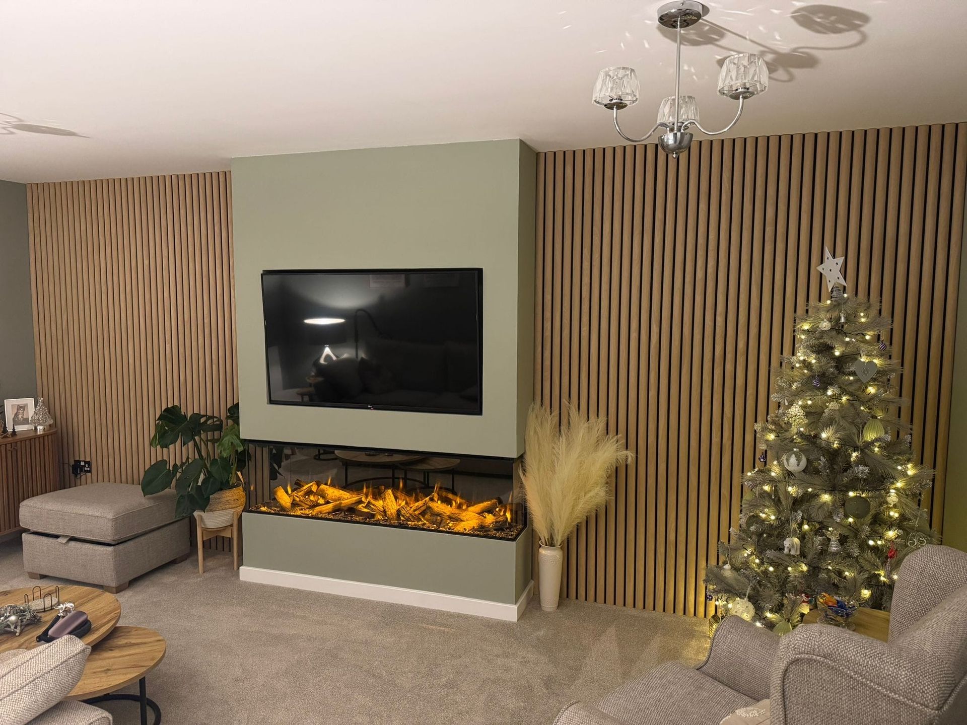 new forest 1600 electric fire under a 55 inch tv